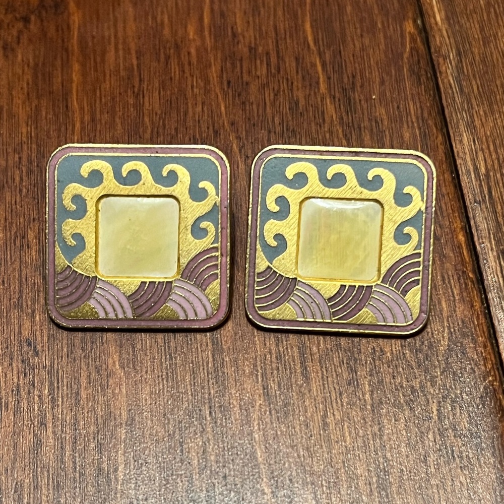 Vintage 80s Nuri stamped abalone accent earrings